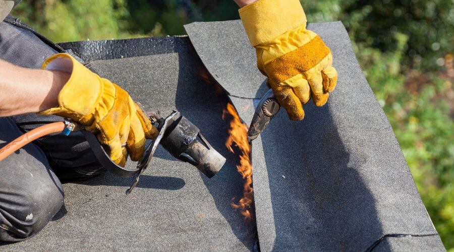 Professional gutter cleaning in Cedar Point, IL